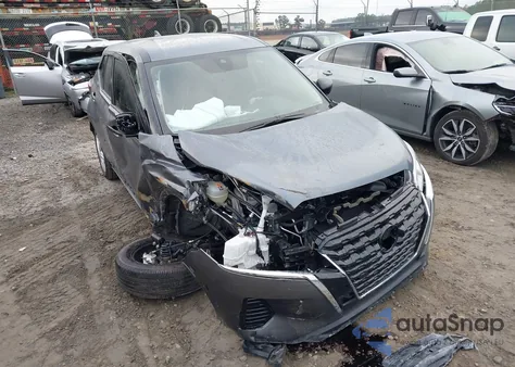 2025 Nissan Kicks Play S z USA, uszkodzony, nr VIN 3N1CP5BVXSL492897